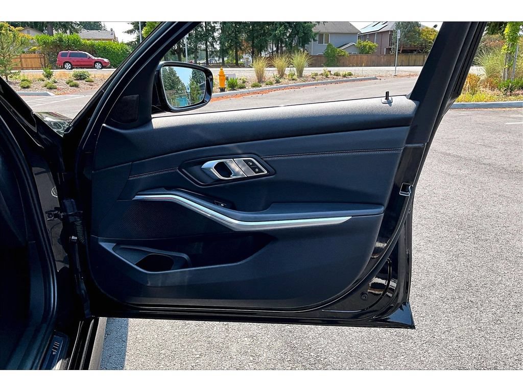 Used 2020 BMW 330i Sedan w/ M Sport Package RWD image 24