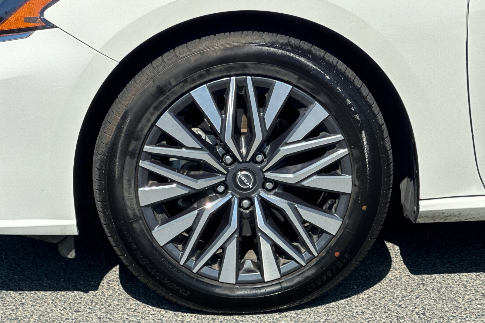 Used 2025 Nissan Altima 2.5 SV FWD image 25