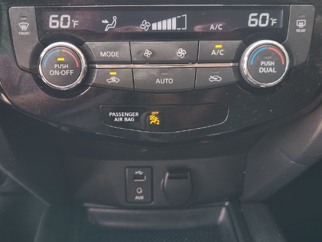 Used 2016 Nissan Rogue SV FWD image 17