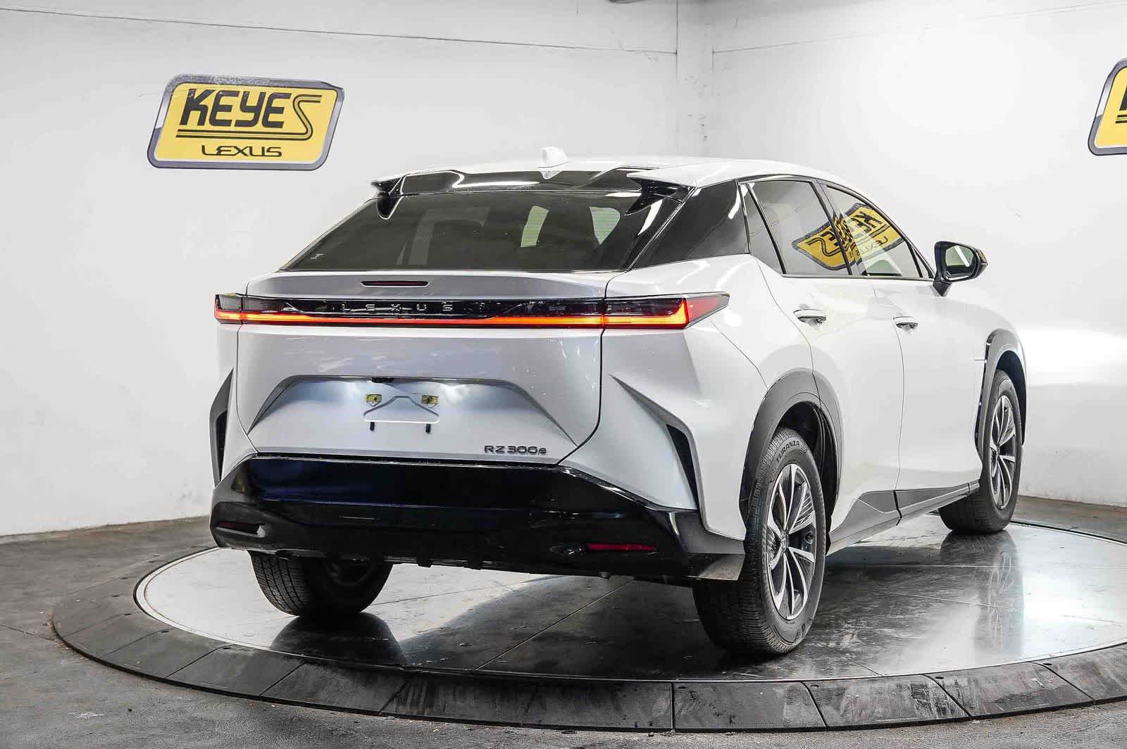 Used 2024 Lexus RZ 300e Premium FWD image 4