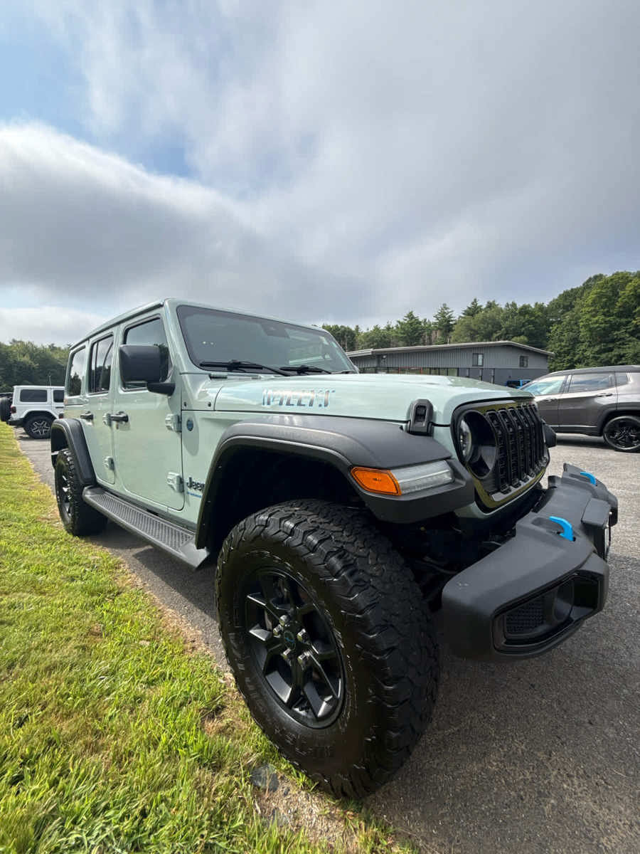 Used 2024 Jeep Wrangler Unlimited AWD/4WD image 22