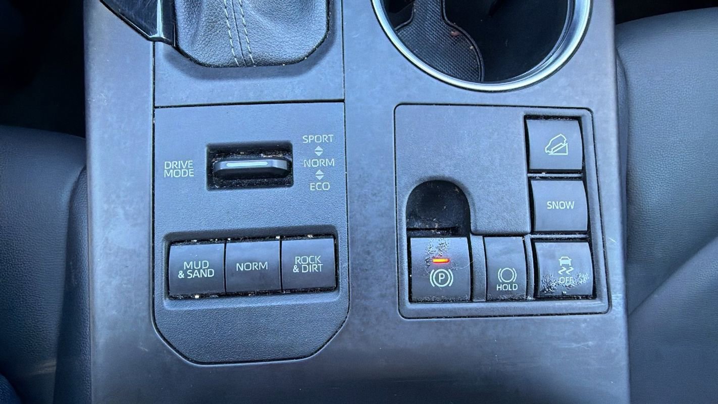 Used 2023 Toyota Highlander XLE image 24