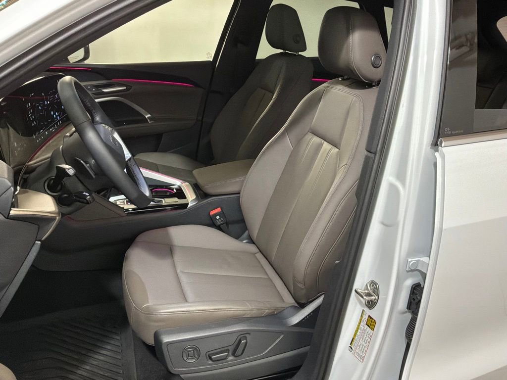 Certified 2025 Audi Q5 Premium w/ Convenience Package image 7