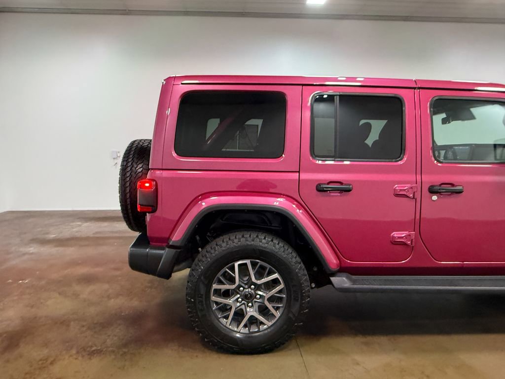 Used 2024 Jeep Wrangler Unlimited Sahara w/ Technology Group AWD/4WD image 33