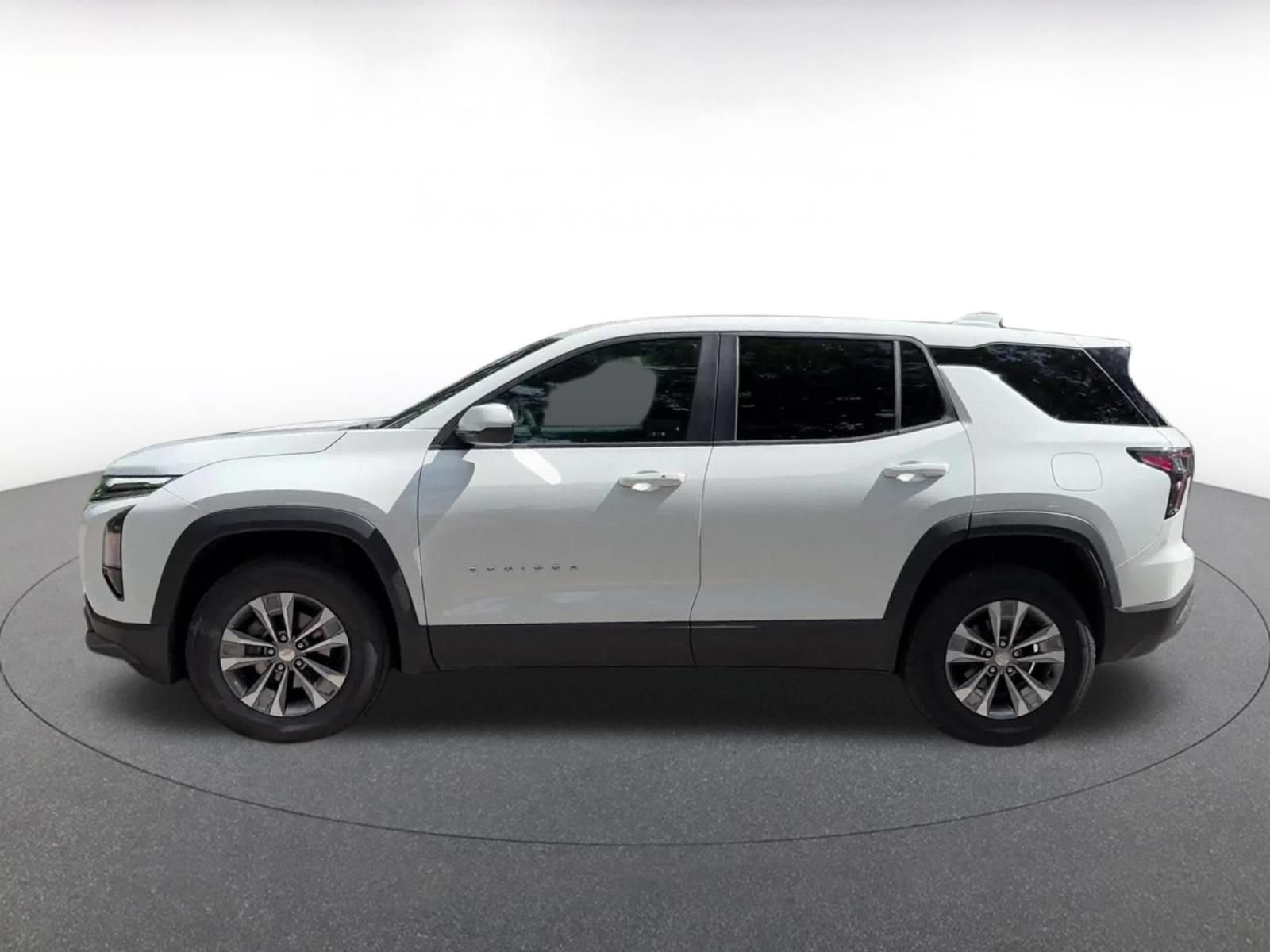 Used 2025 Chevrolet Equinox LT FWD image 8