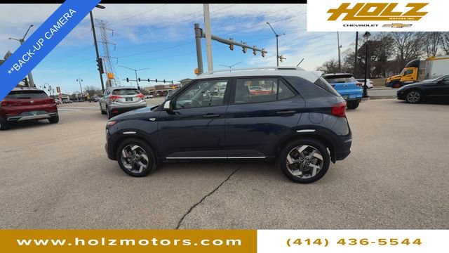 Used 2025 Hyundai Venue Limited image 5
