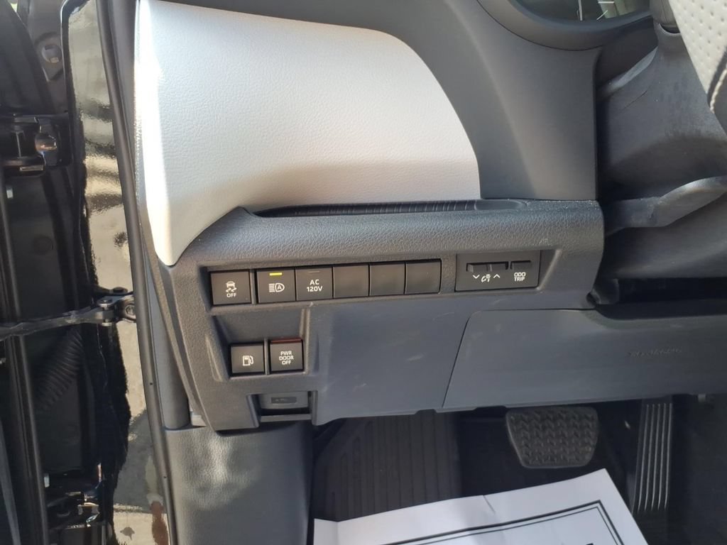 Used 2026 Toyota Sienna XLE AWD/4WD image 19