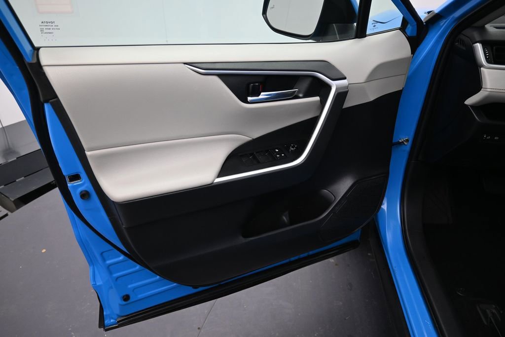 Used 2019 Toyota RAV4 XLE w/ Carpet Mat Package AWD/4WD image 10