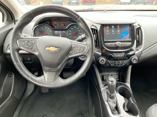 Used 2018 Chevrolet Cruze Premier image 12