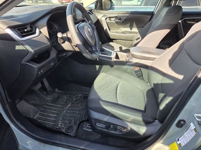 Used 2022 Toyota RAV4 XLE w/ Convenience Package image 5