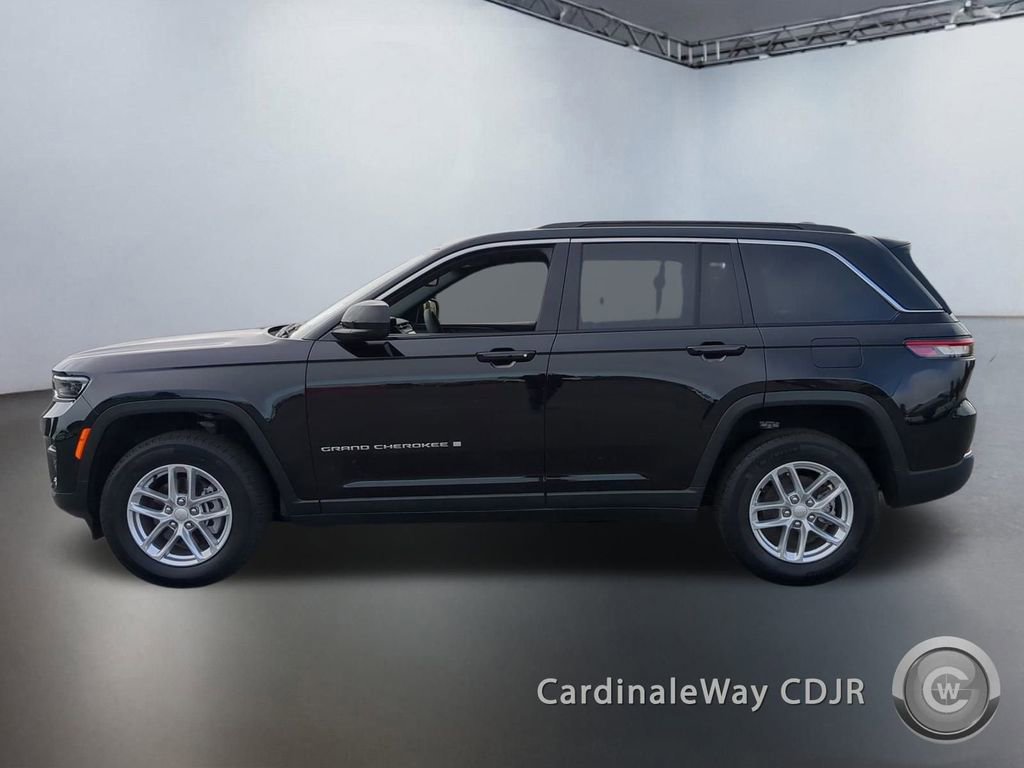 Used 2024 Jeep Grand Cherokee Laredo X image 5