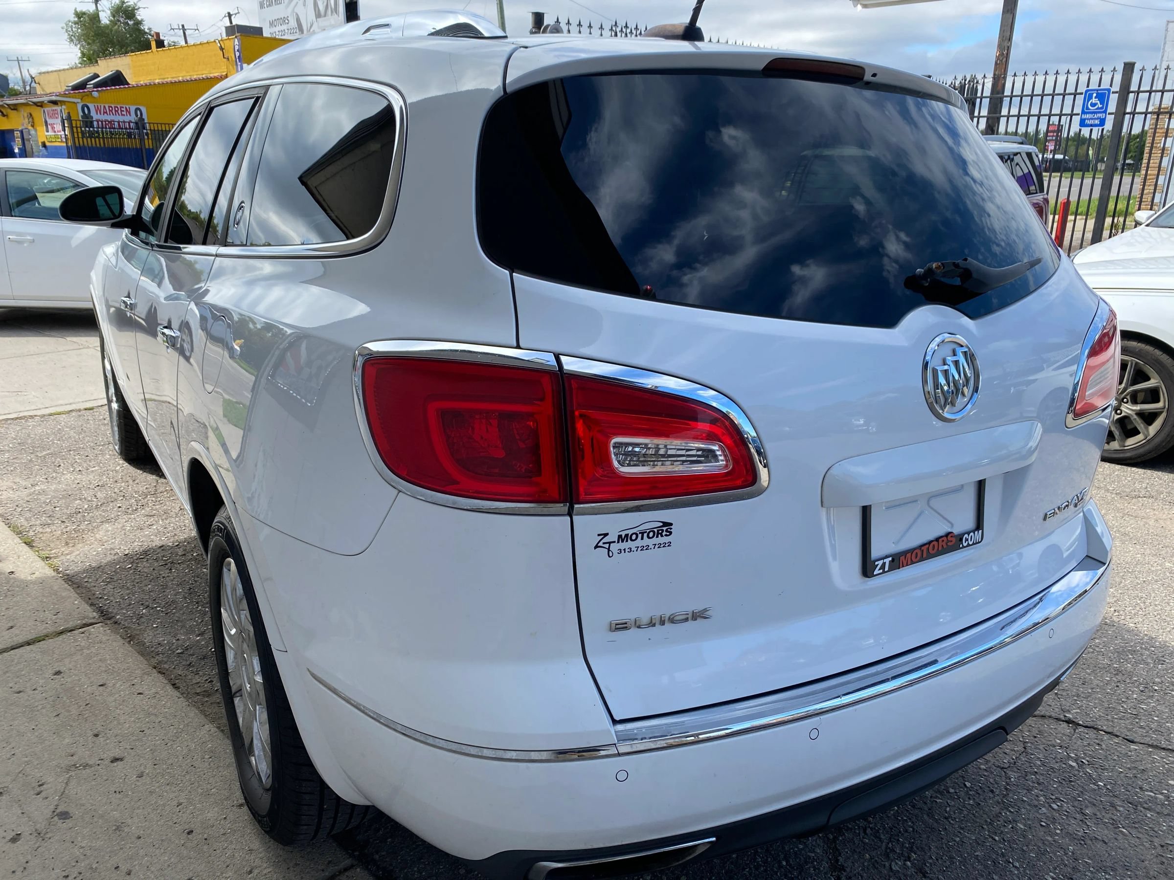 Used 2017 Buick Enclave Premium AWD/4WD image 2