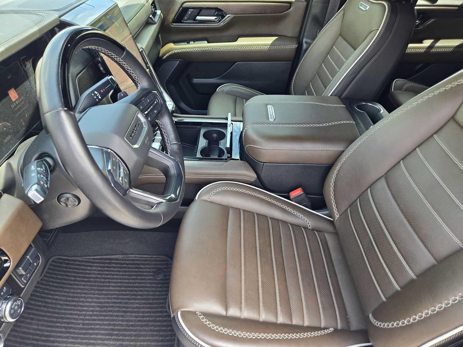 Certified 2025 GMC Yukon Denali Ultimate AWD/4WD image 14
