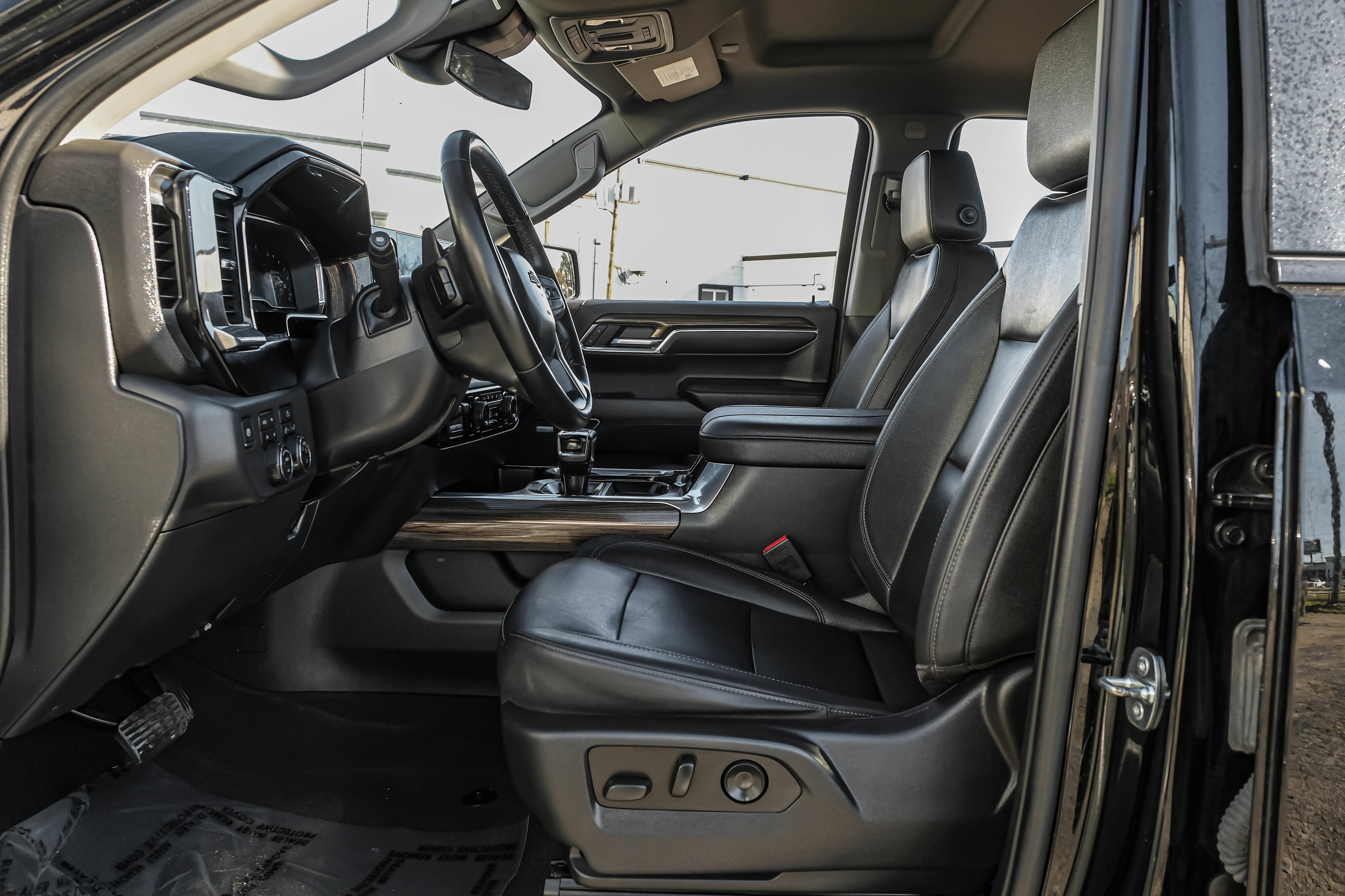 Used 2023 Chevrolet Silverado 1500 LT Trail Boss w/ Convenience Package II AWD/4WD image 3