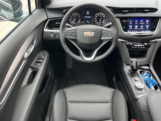 New 2025 Cadillac XT6 Luxury image 32