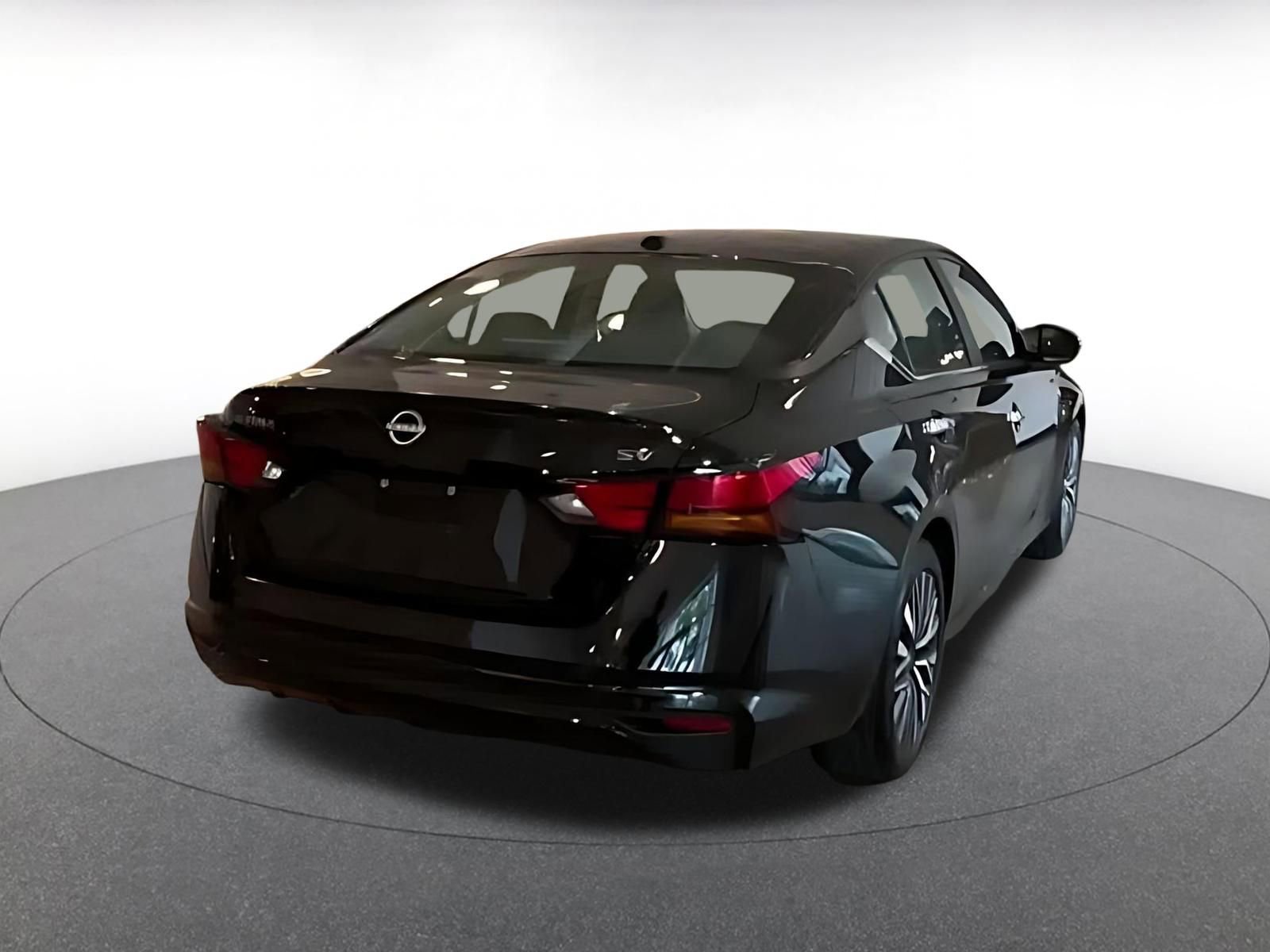Used 2024 Nissan Altima 2.5 SV FWD image 10