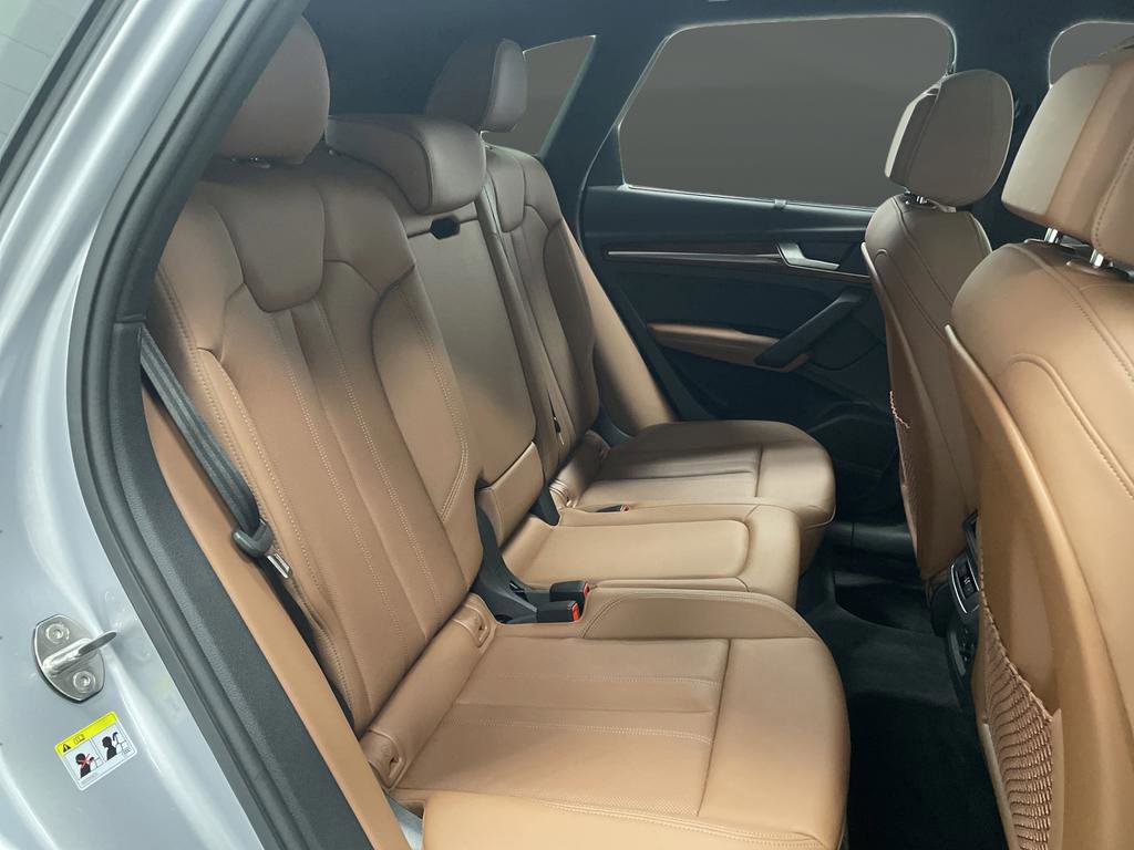 Used 2024 Audi Q5 e Premium Plus w/ Premium Plus Package image 32