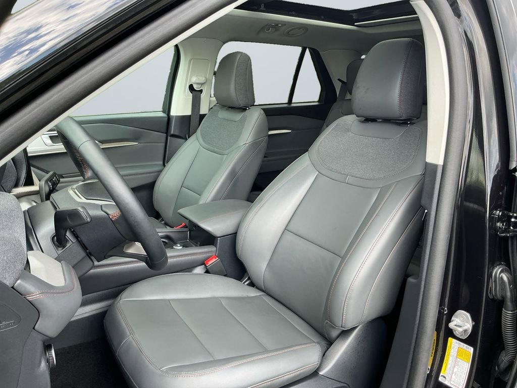 Used 2025 Ford Explorer Active w/ Active Comfort Package AWD/4WD image 10