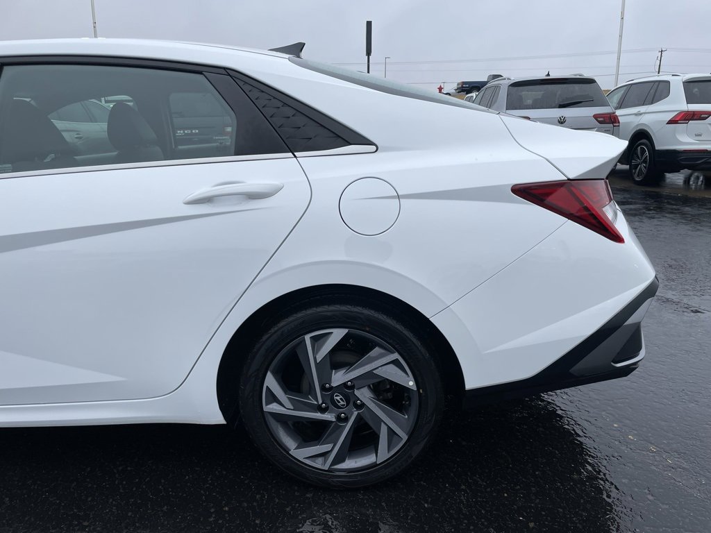 Used 2025 Hyundai Elantra SEL image 38