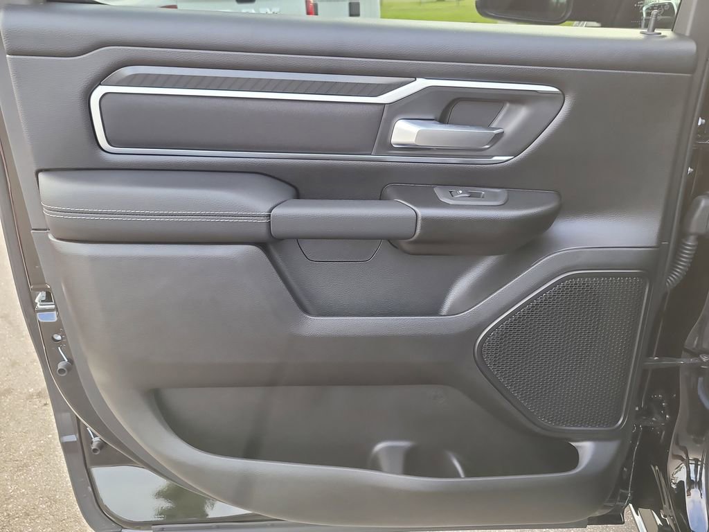 New 2026 RAM 1500 4x4 Crew Cab image 9