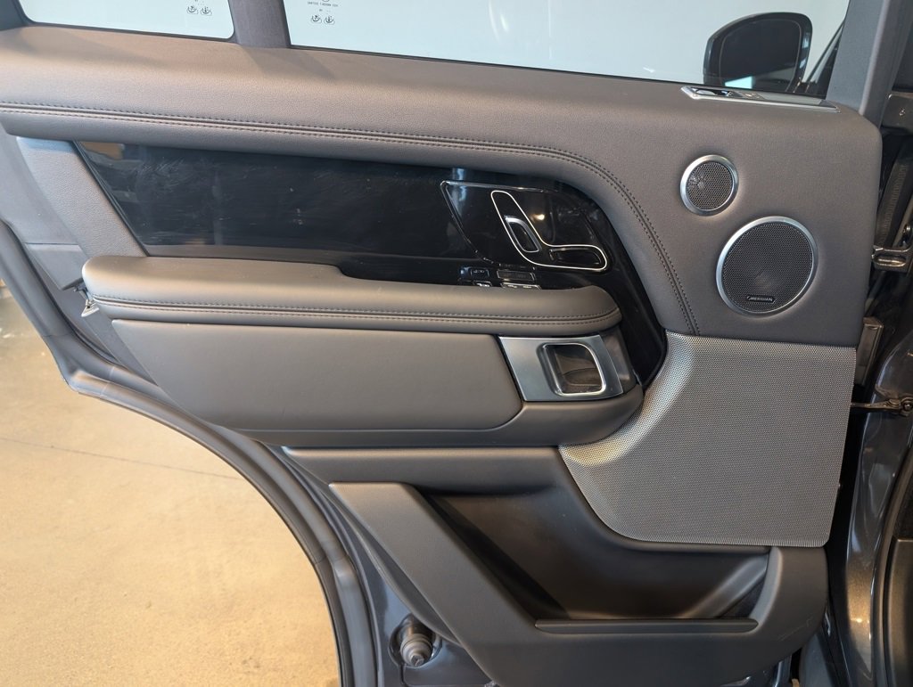 Used 2020 Land Rover Range Rover HSE image 24