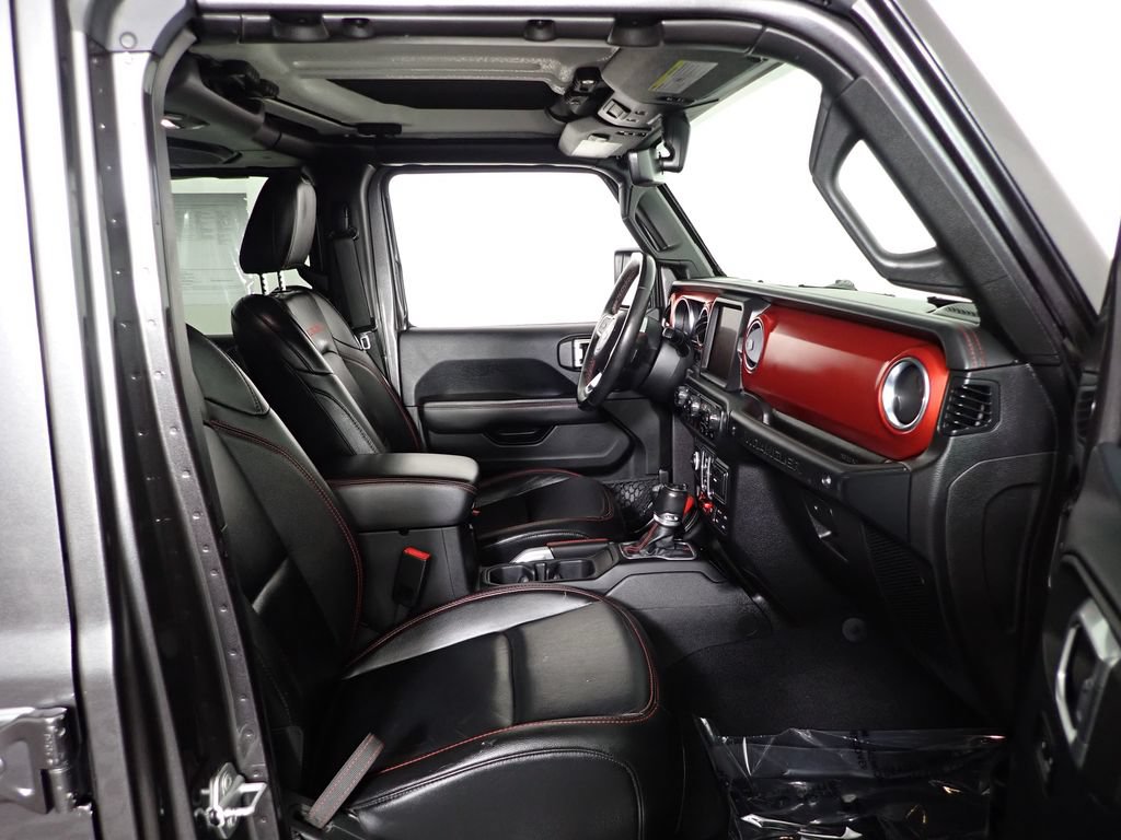 Used 2018 Jeep Wrangler Unlimited Rubicon w/ Dual Top Group AWD/4WD image 37