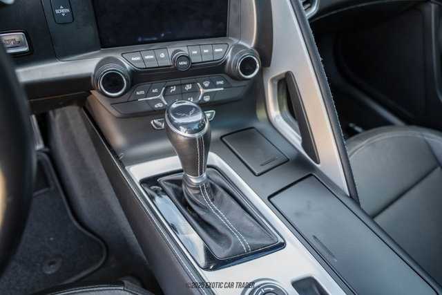 Used 2019 Chevrolet Corvette Stingray Coupe w/ Carbon Flash Badge Package image 57