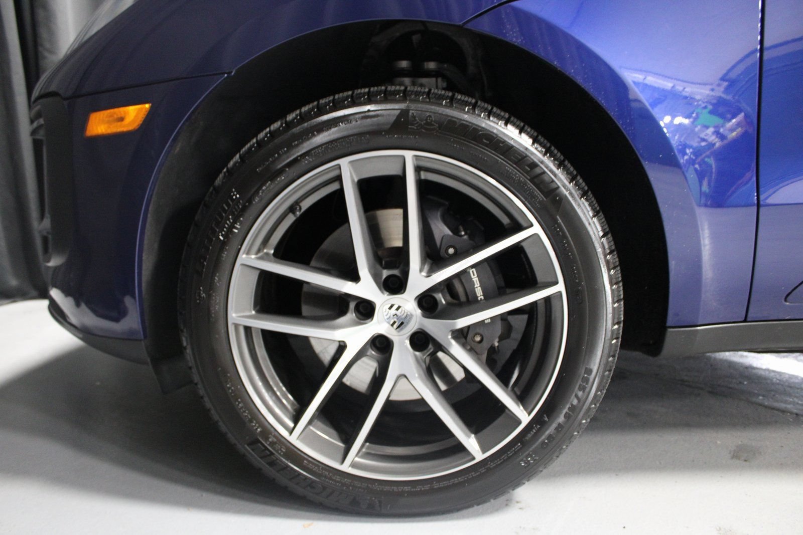 Certified 2025 Porsche Macan AWD/4WD image 20