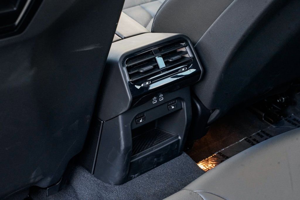 Used 2025 BMW i5 xDrive40 w/ M Sport Package image 17