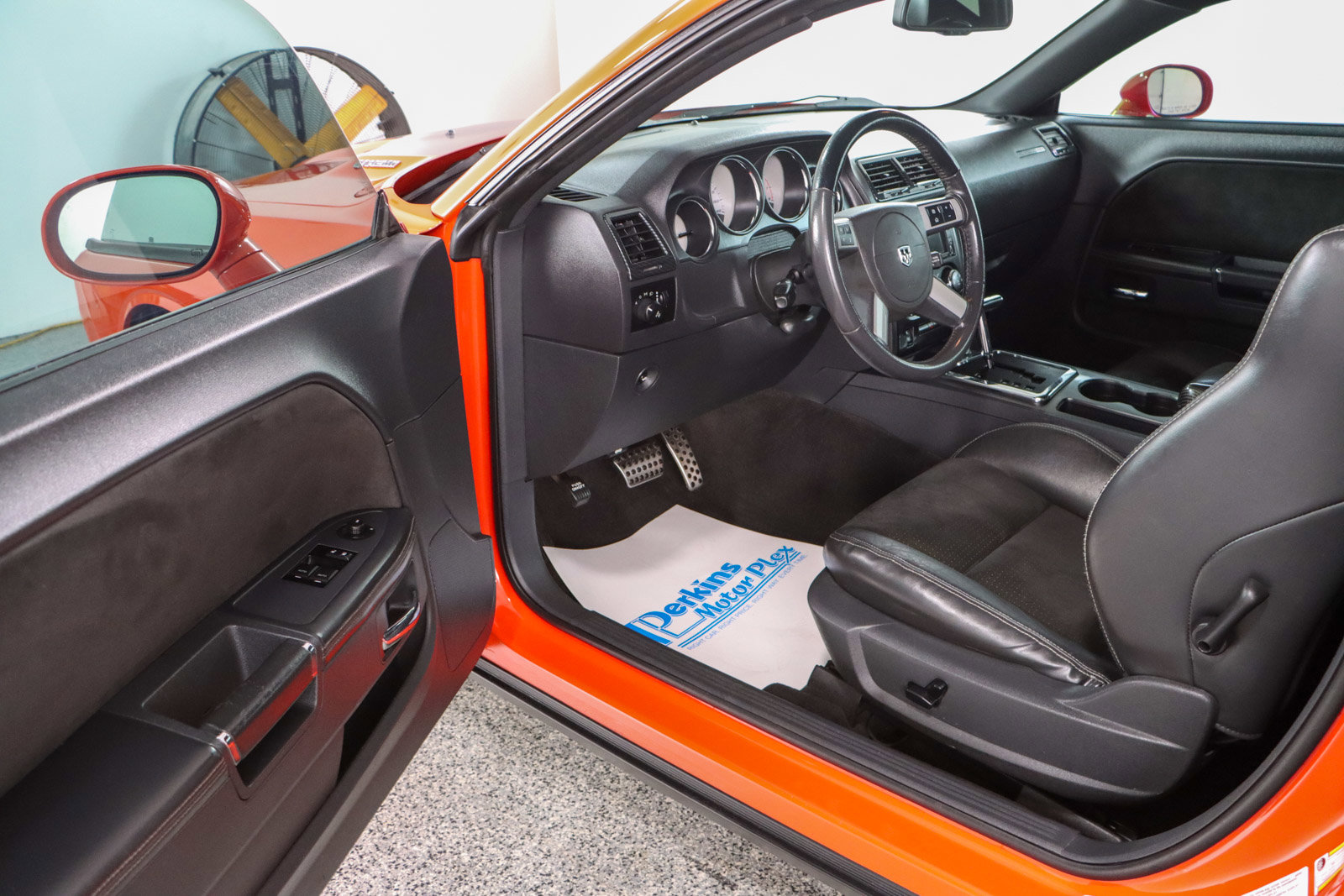 Used 2010 Dodge Challenger SRT8 image 3