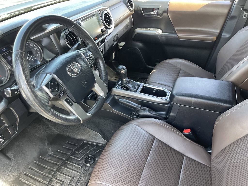Used 2016 Toyota Tacoma Limited w/ Towing Package RWD image 18