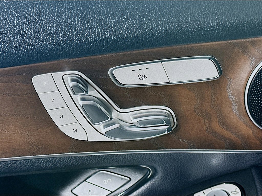 Used 2021 Mercedes-Benz GLC 300 4MATIC w/ Premium Package image 22