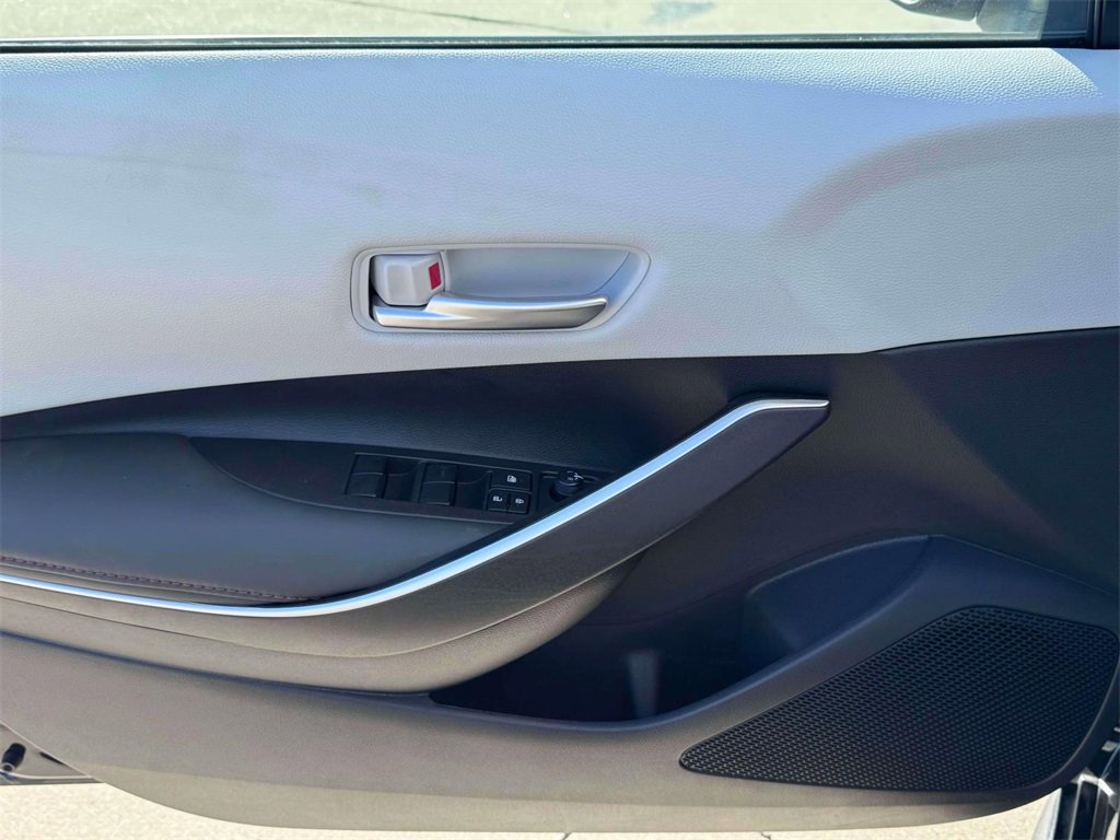 Used 2025 Toyota Corolla SE image 9