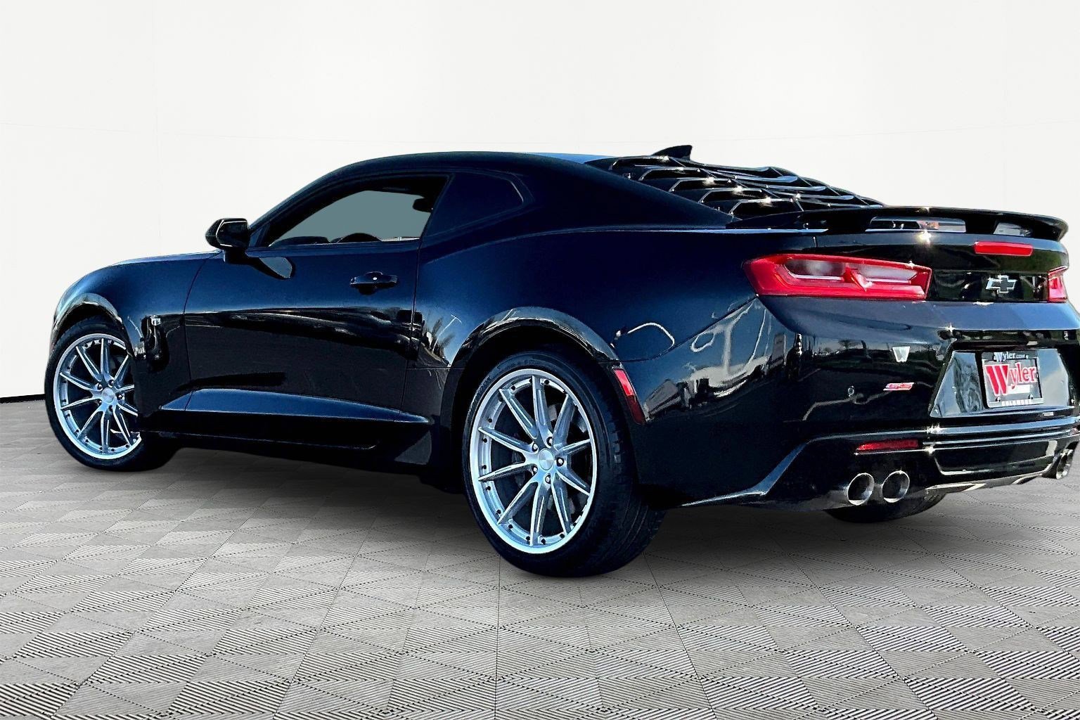 Used 2017 Chevrolet Camaro SS image 4