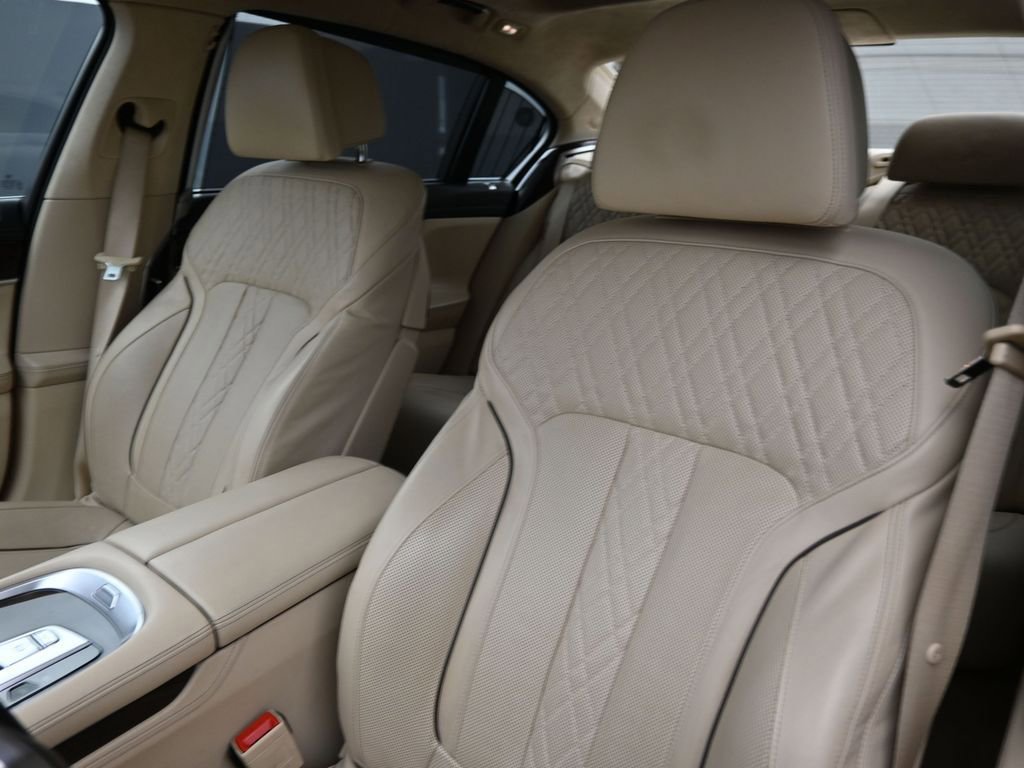 Used 2016 BMW 750i xDrive image 13