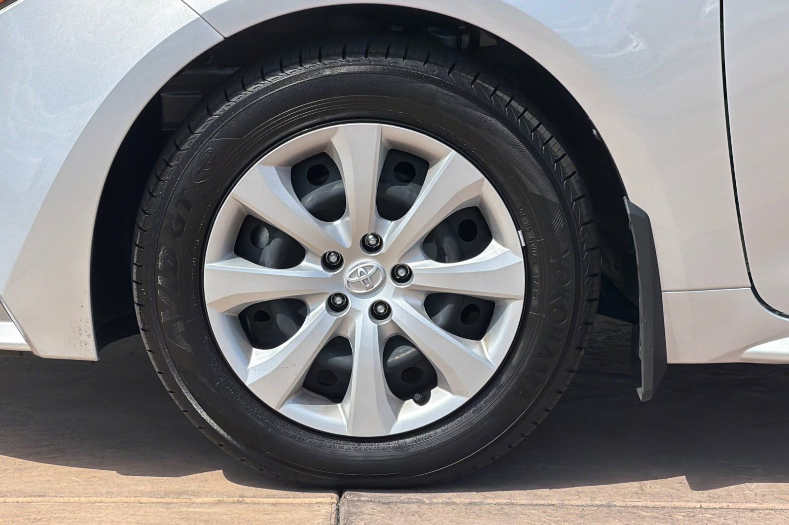 Used 2026 Toyota Corolla LE FWD image 31