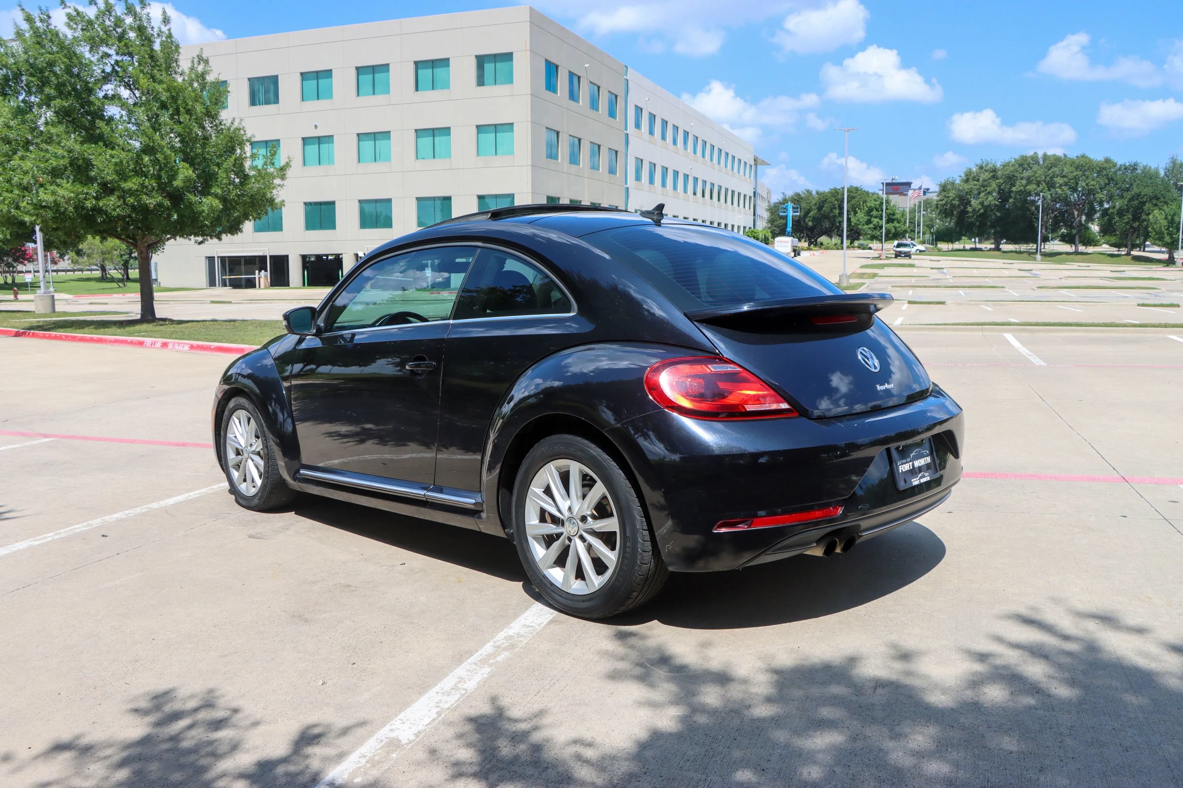 Used 2018 Volkswagen Beetle 2.0T SE FWD image 5