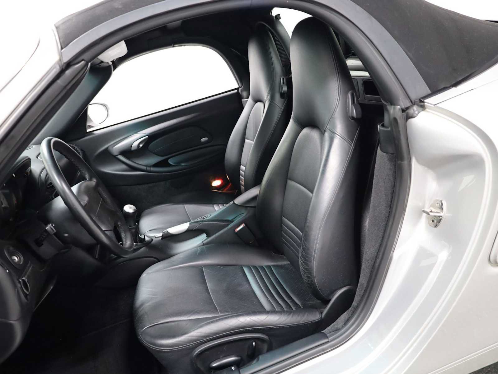 Used 2000 Porsche Boxster RWD image 5