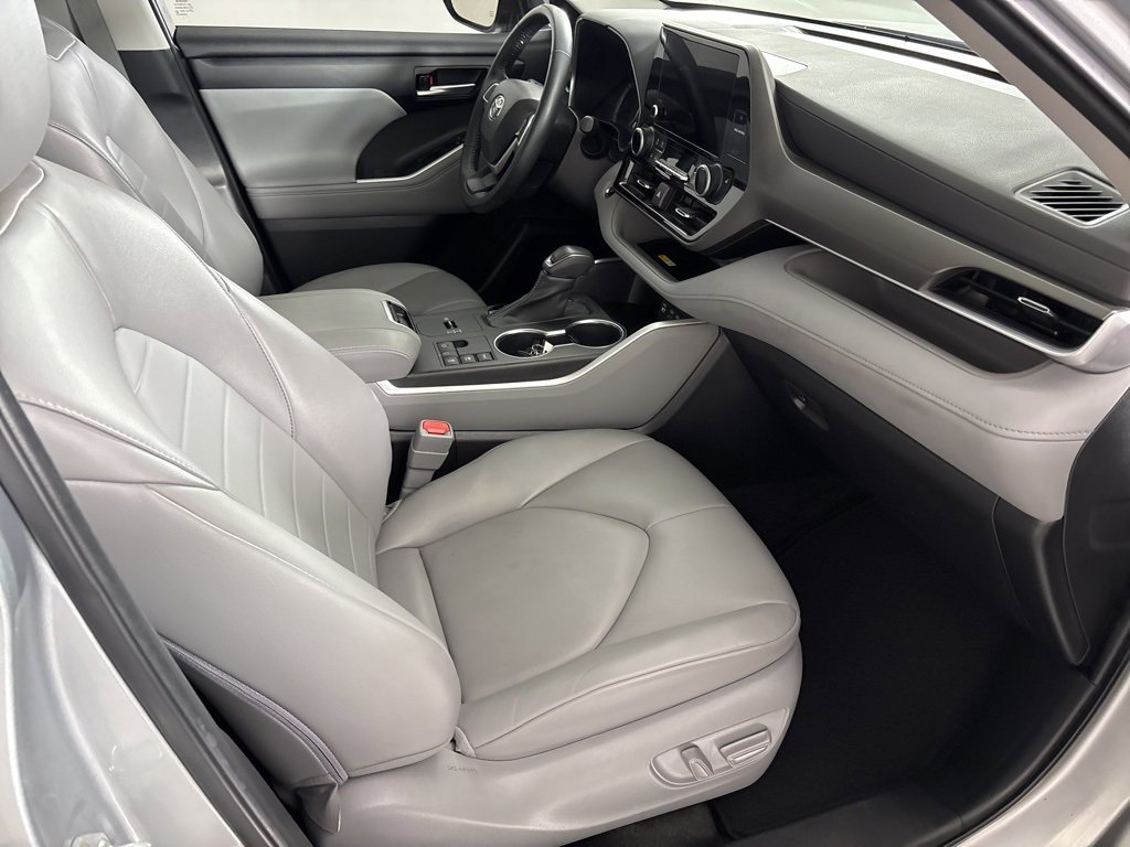 Used 2023 Toyota Highlander XLE image 45