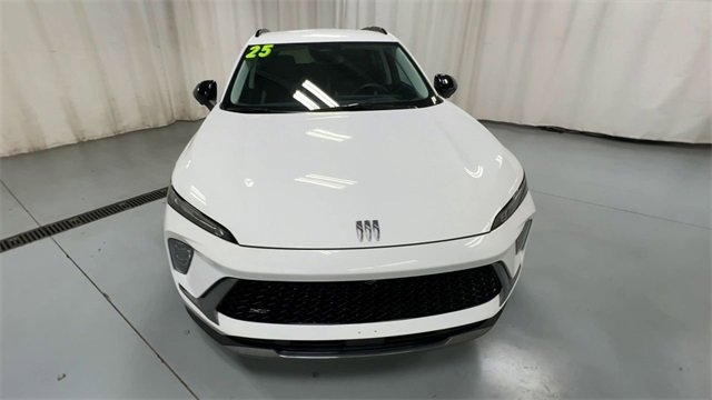 Used 2025 Buick Envision Sport Touring image 3