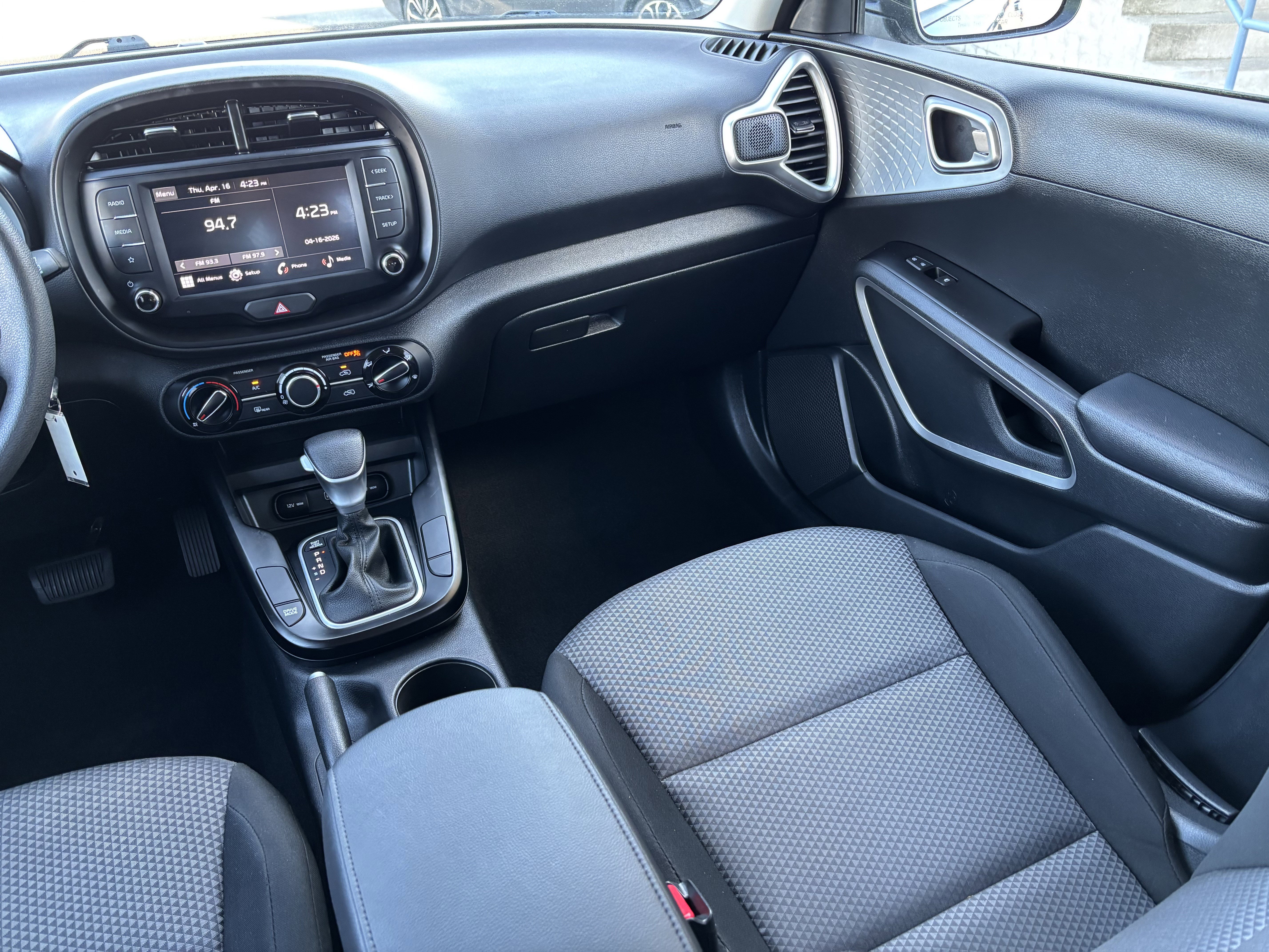 Used 2025 Kia Soul LX w/ LX Technology Package FWD image 22