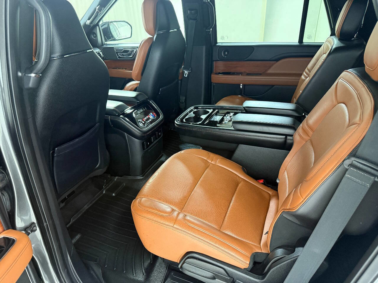 Used 2018 Lincoln Navigator Reserve w/ Technology Package image 48