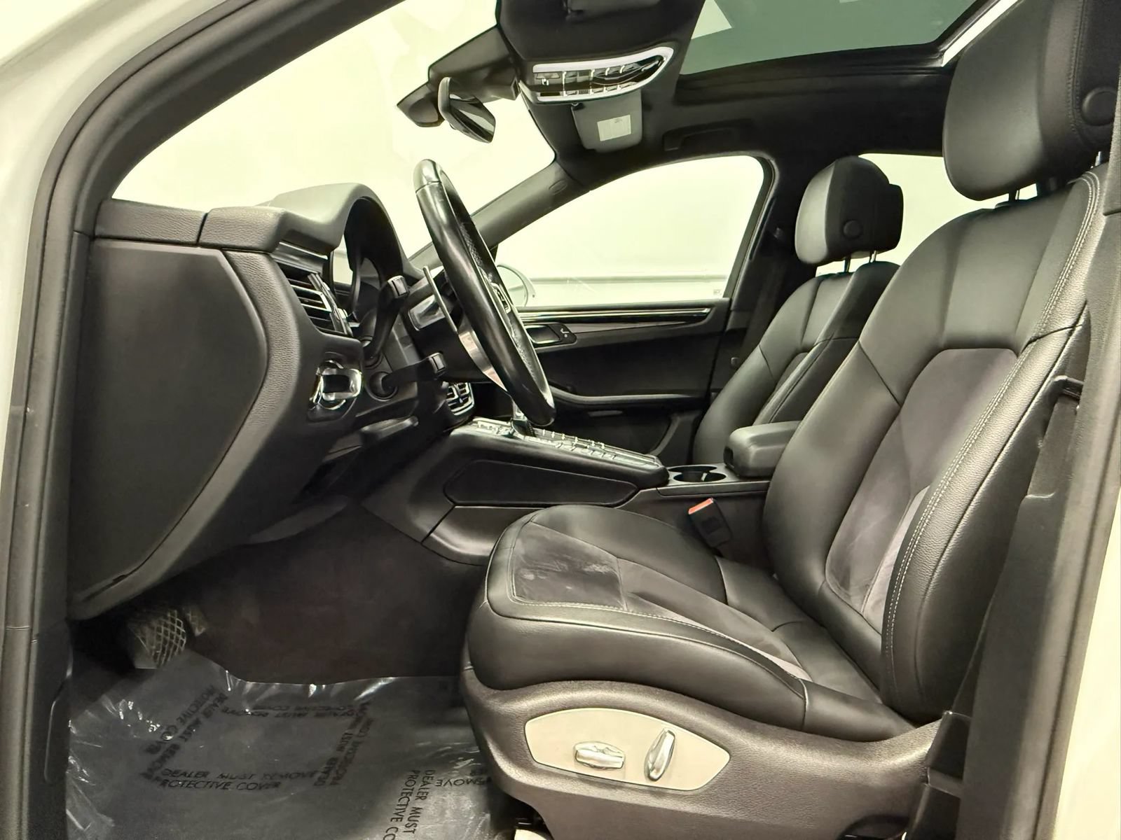 Used 2020 Porsche Macan AWD/4WD image 16