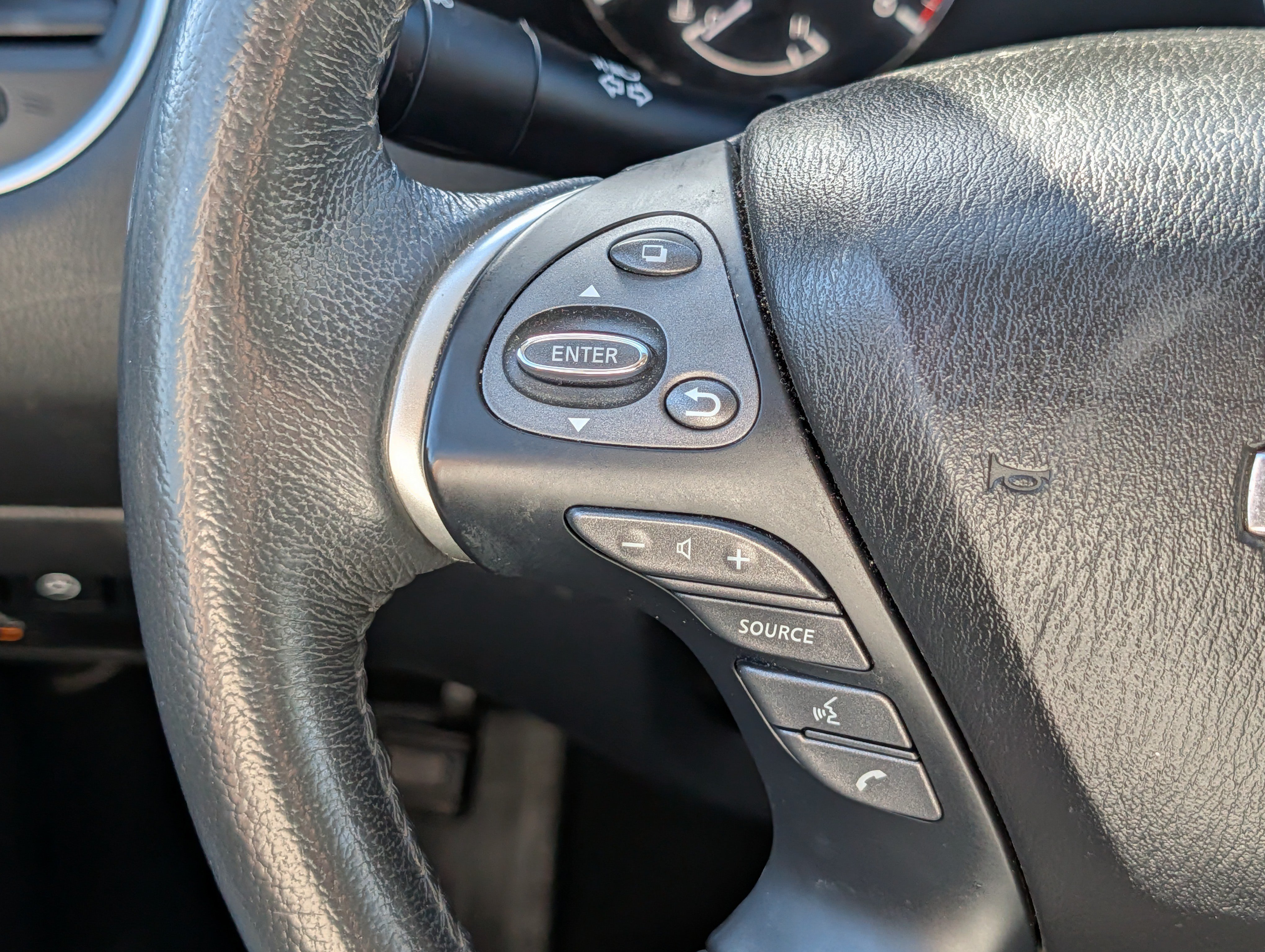 Used 2017 Nissan Pathfinder Platinum AWD/4WD image 31