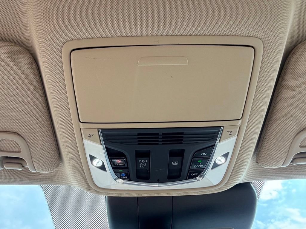 Used 2019 Acura RDX w/ Technology Package AWD/4WD image 31