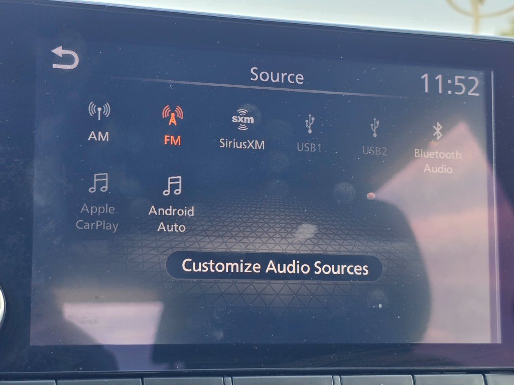 Used 2025 Nissan Rogue SV FWD image 3