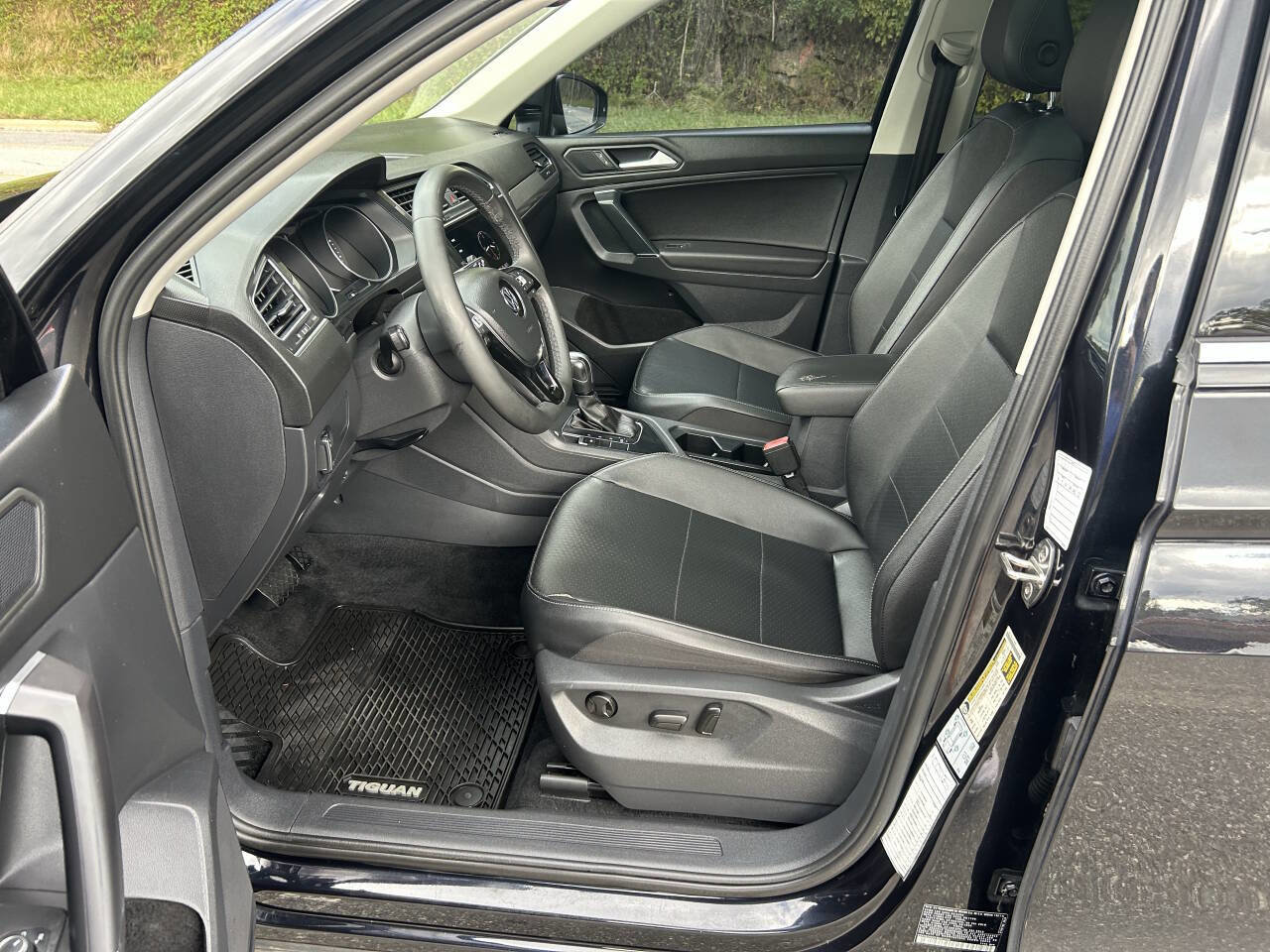 Used 2020 Volkswagen Tiguan SE w/ Panoramic Sunroof Package image 24