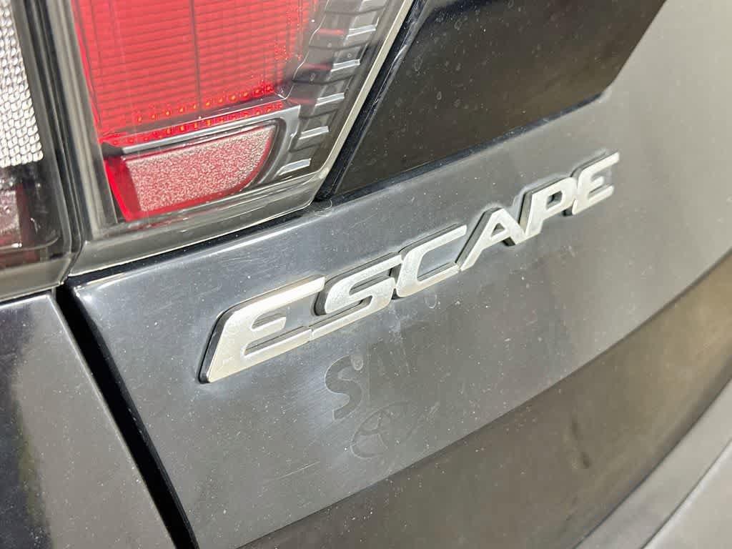 Used 2017 Ford Escape SE w/ SE Sport Appearance Package AWD/4WD image 7