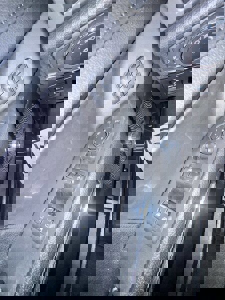 Used 2018 Ford Expedition XLT w/ Equipment Group 202A AWD/4WD image 24