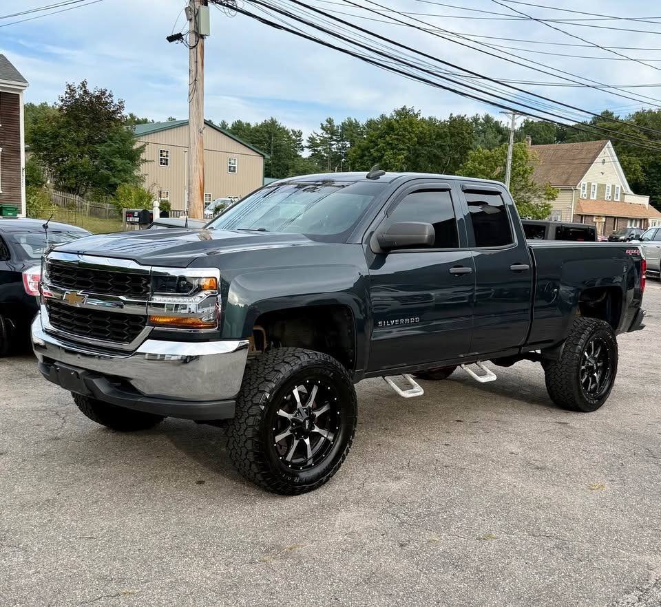 Used 2017 Chevrolet Silverado 1500 LS w/ LS Convenience Package AWD/4WD image 1